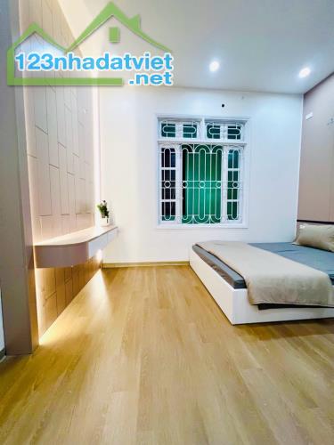 Bán Nhà 33m2 x 5T- Doãn Kế Thiện - Cầu Giấy- Ô tô 10m, giá 5.95 tỷ.