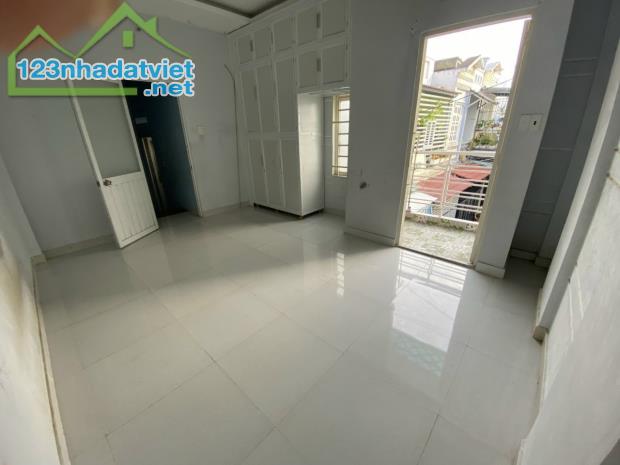 Nhà rẻ Quận 12, 40m2, 2 tầng 2PN, Vị trí đẹp, nhỉnh 3 tỷ - 2