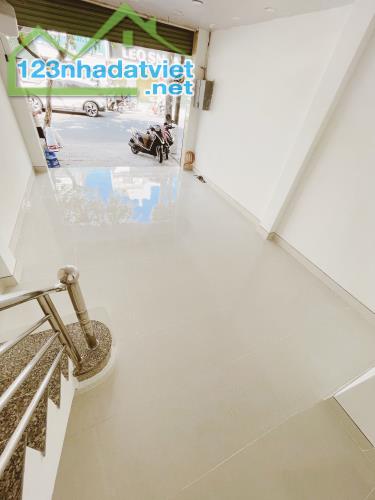 🍀 Nhà 3 tầng Mặt tiền CMT8, 5x9m, kinh doanh tự do 🍀 - 2