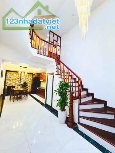 HÀNG ĐẦU TƯ. Siêu Phẩm Đường Khương Hạ, Quận Thanh Xuân, DT: 51m. Giá: 8,7 tỷ - 2