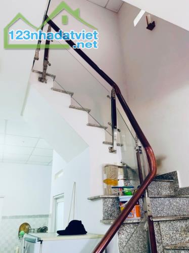 HẺM THẲNG 1 TRỤC, SÁT MT, NGAY CÔNG VIÊN LÀNG HOA, 2 TẦNG BTCT, 46M2, 3PN, HC ĐỦ - 1
