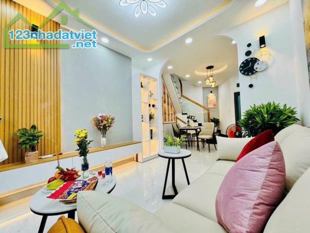 NHÀ ĐẸP SÁT BÊN HXH HOÀNG HOA THÁM-30M2-NHỈNH 4 TỶ. - 3