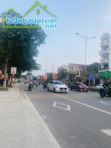 Bán nhà mặt phố Nguyễn Tất Thành, Khai Quang, Vĩnh Yên.