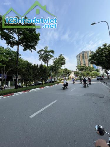Nguyễn Chí Thanh 5m ra phố - lô góc kinh doanh - ô tô tải vào nhà - DT 69m2 4tầng MT 6m - 3