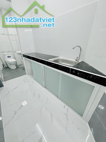 Nhà 2 tầng nở hậu L hẻm 211 Ba Đình P8Q8. Giá 2,57 tỷ TL - 2