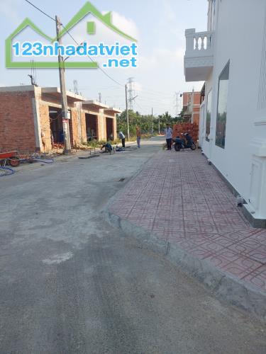 Bán 100m2 đất thổ cư mặt tiền QL1A Ngay thị trấn Tân Hiệp - 1