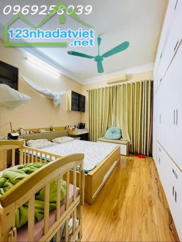 BÁN NHÀ CẠNH UBND PHƯỜNG VĂN QUÁN- HÀ ĐÔNG- 47M2- 4 TẦNG- MT 4M NHỈNH 8 TỶ - 2