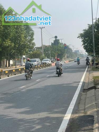 Bán nhà MT Nguyễn Hữu Trí - Tân Túc 92m2 giá 1 tỷ 65 SHR ngay chợ Đệm - 2