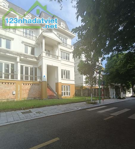 Biệt thự SL 289m2, vị trí đẹp, không gian sáng tạo 5 tầng, giá 22tỷ2