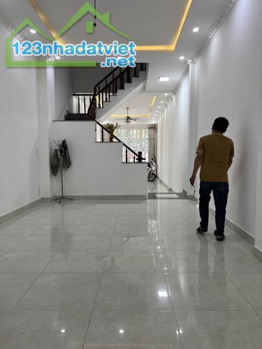 Bán Gấp Mặt Tiền VIP P. Tân Sơn Nhì Tân Phú, 80m2, 3 Lầu ST, Vuông Vức - 1