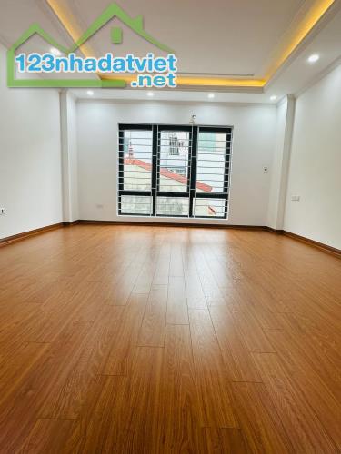 CC giử bán căn nhà Khương Đình, Thanh Xuân, Dt: 40m, 6 tầng. Giá; 7,8 tỷ Thang máy - 2