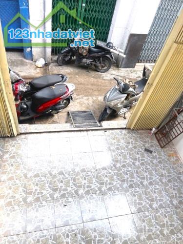 BÁN NHÀ TÔ HIẾN THÀNH NGAY CHỢ CHÍ HÒA, Q.10, HẺM BAGAC THÔNG, GẦN ĐẠI HỌC, 65Mx2PN 6 TỶ x