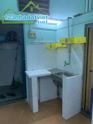 Phòng trọ 16m2 dưới đất có bếp, vệ sinh riêng và camera an ninh 24/7 - 2