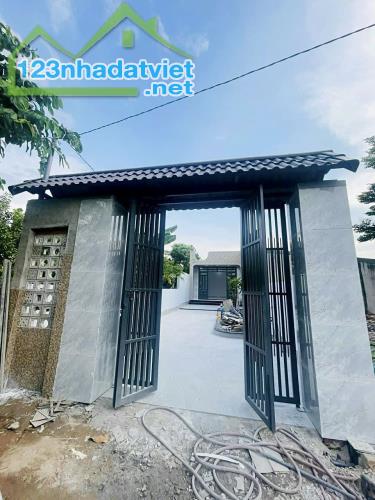 Bán nhà cấp 4 200m2 SHR,THỔ CƯ 100% Siêu Đẹp Giá TỐT (P. TÂN PHONG) - 5