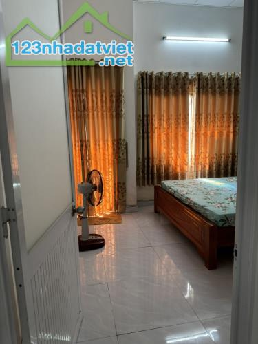 CHUYỂN CÔNG TÁC CẦN BÁN GẤP CĂN NHÀ NGAY KP4-TÂN ĐỊNH ĐƯỜNG NHỰA 8m,DÂN CƯ ĐÔNG GẦN CHỢ - 2
