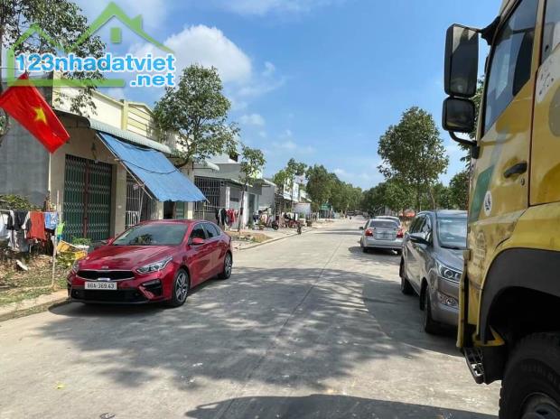CHUYỂN CÔNG TÁC CẦN BÁN GẤP CĂN NHÀ NGAY KP4-TÂN ĐỊNH ĐƯỜNG NHỰA 8m,DÂN CƯ ĐÔNG GẦN CHỢ