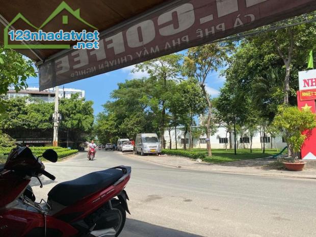 Do thiếu nợ chủ bán gấp nhà măt tiền kinh doanh Nguyễn Thị Thập, Q 7, giá chỉ 3,150 tỷ