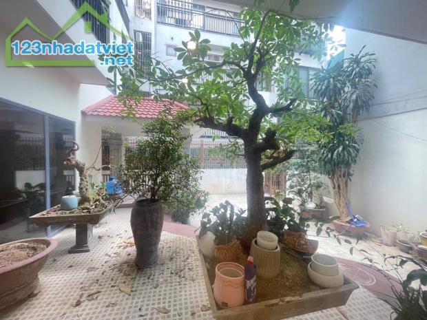 Bán toà biệt thư sân vườn trung tâm quận ba đình phố Liễu Giai tặng nội thất xịn có thang - 4
