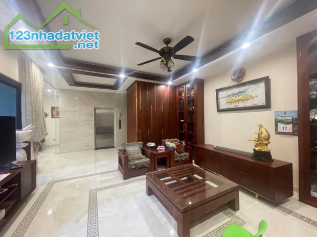 Bán toà biệt thư sân vườn trung tâm quận ba đình phố Liễu Giai tặng nội thất xịn có thang - 1