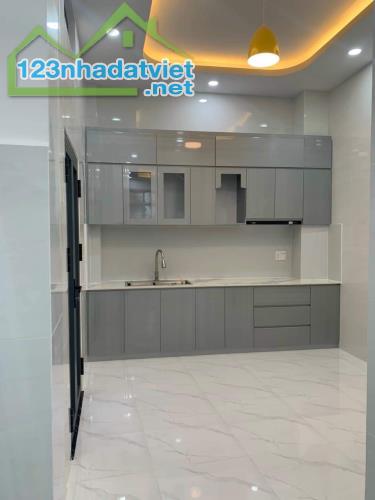 NHÀ BÁN BÌNH TÂN - GIÁP TÂN PHÚ -2 TẦNG - 60M2 - ĐƯỜNG XE HƠI - SHR -  2,8 TY - 4