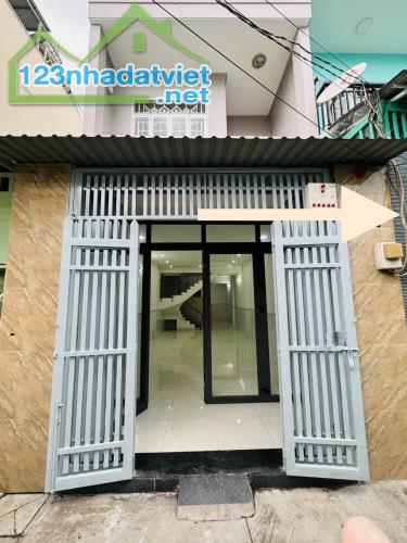 Ngộp bank gấp bán nhà HXH đường Nguyễn Hữu Tiến, 60m2( 4 x 15), 2 Tầng nhỉnh 4 tỷ - 4