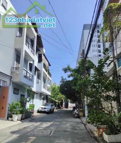 151m2- BÁN NHÀ HIẾM BỀ RỘNG 7,4m. 3TẤM-HẺM ÔTÔ THÔNG MẤY BƯỚC RA MT Đ. LẠC LONG QUÂN 12.x - 1