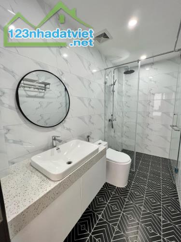 Nhà 4,5 Tầng 30m2 Trung Tâm La Tinh, Ô Tô Đỗ Gần Cách Yên Nghĩa 5 Ph Đi Xe