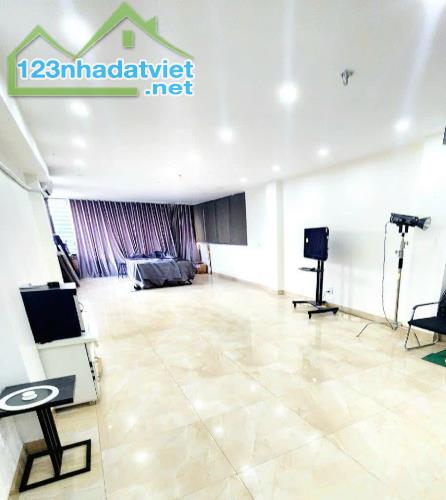 CẦU GIẤY - MẶT PHỐ - VỈA HÈ - 8 TẦNG THANG MÁY - KINH DOANH ĐỈNH KAO. 90m2 8 tầng giá TT - 1