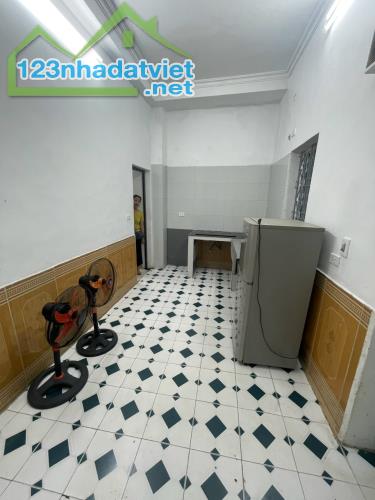 CHO THUÊ NHÀ NGÕ GÓC ĐỀ, HAI BÀ TRƯNG, 42M2,  3 TẦNG, 3N, 3WC, 12 TRIỆU (CÓ TL) - 2