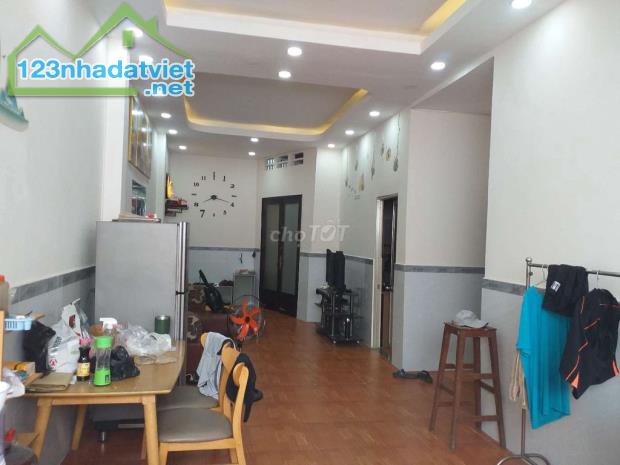 Chính chủ cần cho thuê phòng lầu 1, mặt tiền đường Nguyễn Văn Giai, Phường Đa Kao, Quận