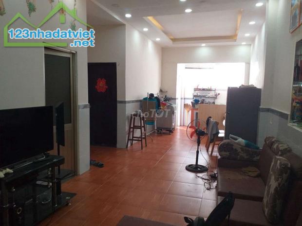 Chính chủ cần cho thuê phòng lầu 1, mặt tiền đường Nguyễn Văn Giai, Phường Đa Kao, Quận - 1