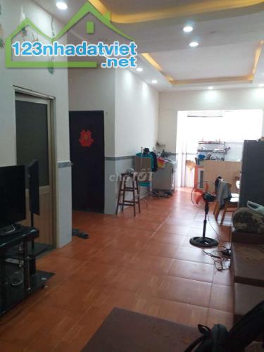 Chính chủ cần cho thuê phòng lầu 1, mặt tiền đường Nguyễn Văn Giai, Phường Đa Kao, Quận - 2