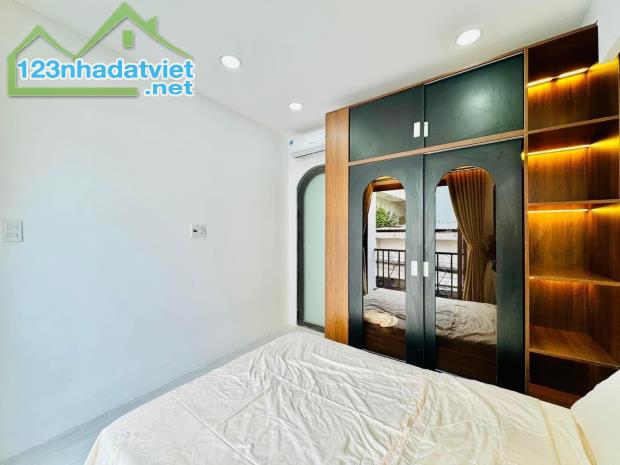 NHÀ FULL NỘI THẤT NGAY EMART. HẺM XE TẢI THÔNG. 1 TRỆT 2 LẦU ĐÚC 2PN. GIÁ 3,4 TỶ CÒN TL - 2