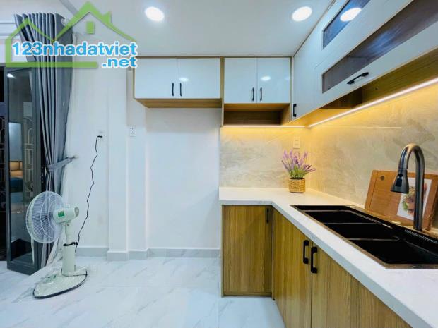 Bán Nhà Gò Vấp Sát Bình Thạnh nhà 38m2 Nhà 3 PN nhà mới giá Trên 4 tỷ - 1