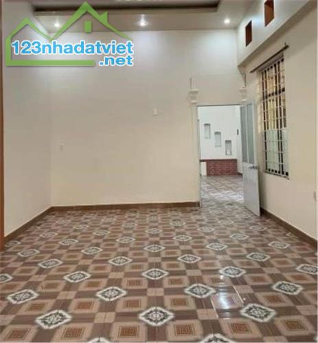 CẦN BÁN GẤP NHÀ  2 TẦNG, 80M2, HẺM XE HƠI, KHU AN NINH, QUẬN 7, GIÁ RẺ - 2