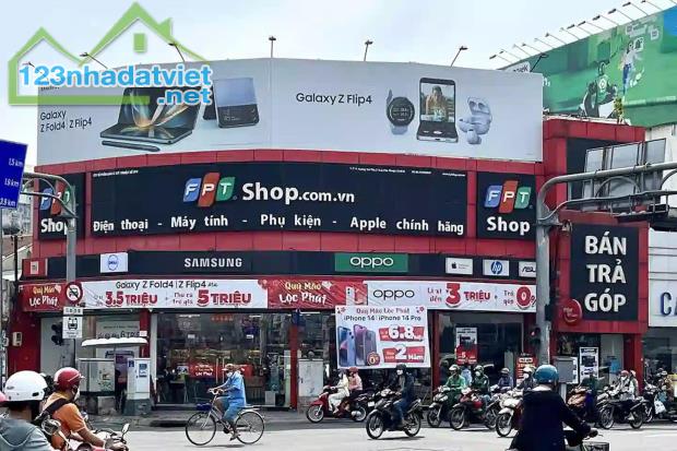 Bán nhà mặt phố Khâm Thiên, Đống Đa. Dt 176 m2 x MT 8,9 m. Ô tô, Spa KD xây toà Văn Phòng.