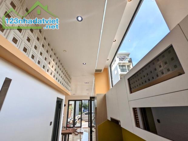 SIÊU PHẨM NHÀ PHỐ - KHU VIP ĐƯỜNG 12M AN PHÚ ĐÔNG QUẬN 12 - 2 TẦNG, 4 PN - NỘI THẤT CAO