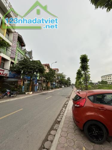 Bán nhà Trâu Quỳ mặt phố Nguyễn Huy Nhuận 80m2 mtien 5m tặng nhà 2 tầng.0982852808
