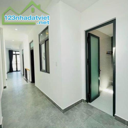 Nhà tân cổ điển, giá rẻ cho thương lượng thêm, 95m2, cuối đường Đồng Khởi. - 4