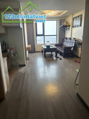 Cho thuê căn hộ chung cư full nội thất tại Valencia Việt Hưng. S:60m2. 2 ngủ và 1wc. G7tr5 - 3