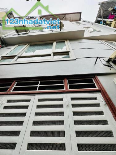 Cho thuê nhà riêng nguyên căn Trương Định, 30m2 ×5 Tầng - 3pn giá 12,5 triệu