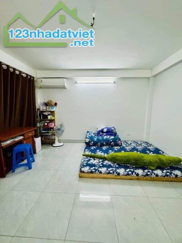 Cho thuê nhà riêng nguyên căn Trương Định, 30m2 ×5 Tầng - 3pn giá 12,5 triệu - 3