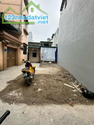 Bán đất Yên Nghĩa, Hà Đông, Lô góc 42m2 cạnh ngõ thông ô tô, giá chỉ 2 tỷ - 1