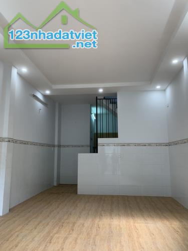 Bán gấp nhà 1 Sẹc, 40m2, LIÊN KHU 4-5, Bình Tân, hẻm xe tải thông, giá 2.7 tỷ còn TL.