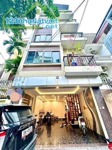 Bán nhà mặt phố Chùa Bộc, Đống Đa. 105 m2 x 6T x Mt 5,6 m. Ô tô Spa Văn Phòng KD cho thuê.