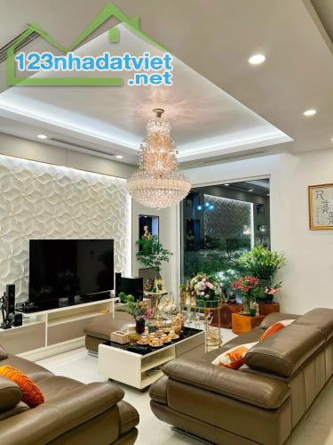 BIỆT THỰ VIEW SÔNG-VƯƠNG KHÍ TỐT-Hoa Lan 6 KĐT Vinhomes Riverside 225m/ MT 9m 79 Tỷ - 2