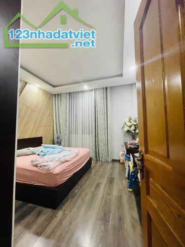 BÁN NHÀ MẶT TIỀN Tân Sơn, Tân Bình 3 tầng 62m2(5x12,5). Kinh doanh đỉnh. Giá chỉ 10 tỷ. - 1