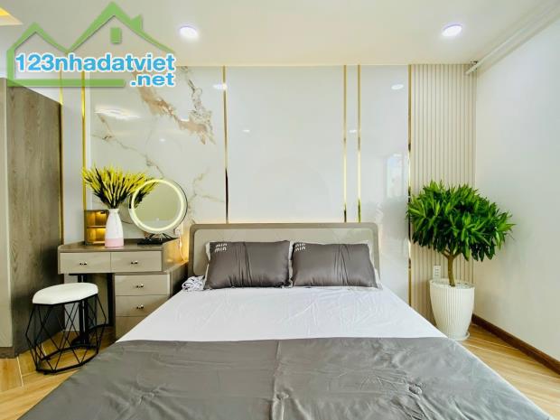 ĐƯỜNG NGUYỄN VĂN KHỐI P8 QUẬN GÒ VẤP - BÁN NHÀ 2 TẦNG MỚI ĐẸP CHỈ KÉO VALI VÀO Ở - 4