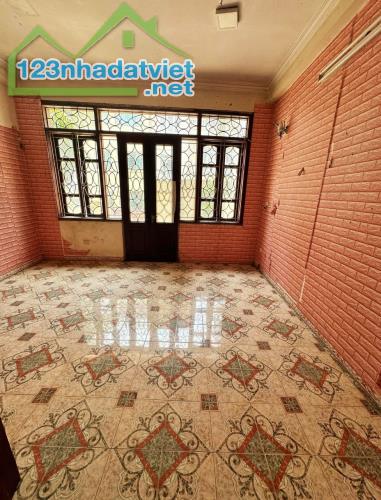 Cho thuê nhà mặt đường Thụy Khuê Tây Hồ 85M x 4T giá 23 triệu, kinh doanh số một