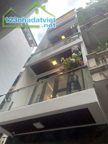 Bán nhà ngõ 8A phố Vũ Thạch, quận Đống Đa - Diện tích 44m2, 4 tầng, kinh doanh tốt, giá 12